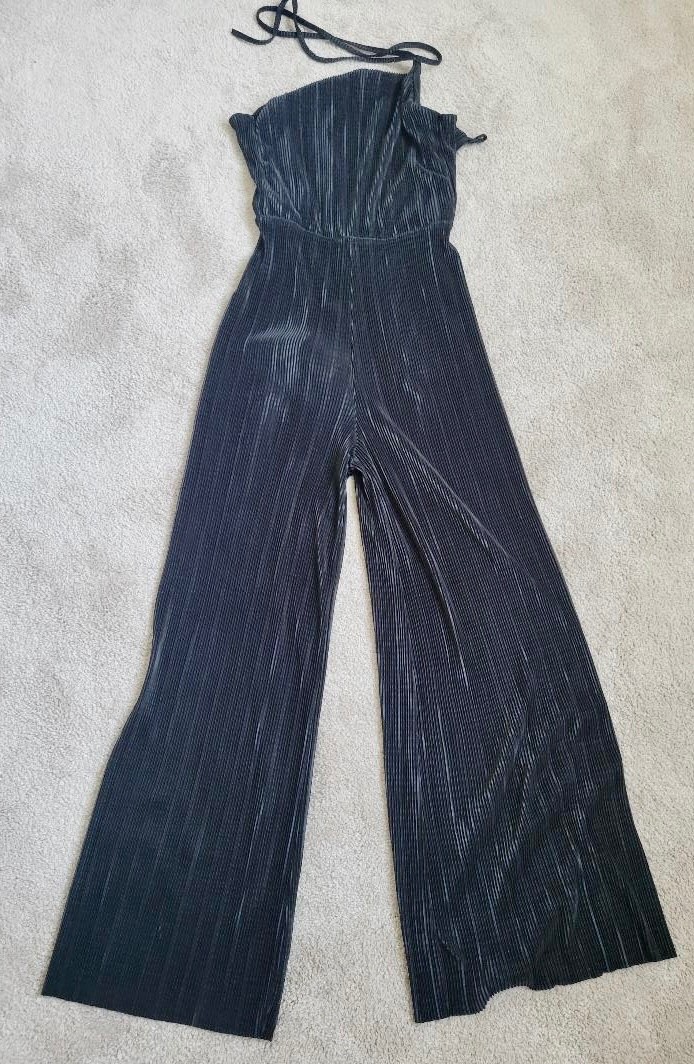 PRETTY LITTLE THING Lissy Black Pleated Strappy Tie Back Jumpsuit Romper Size 4