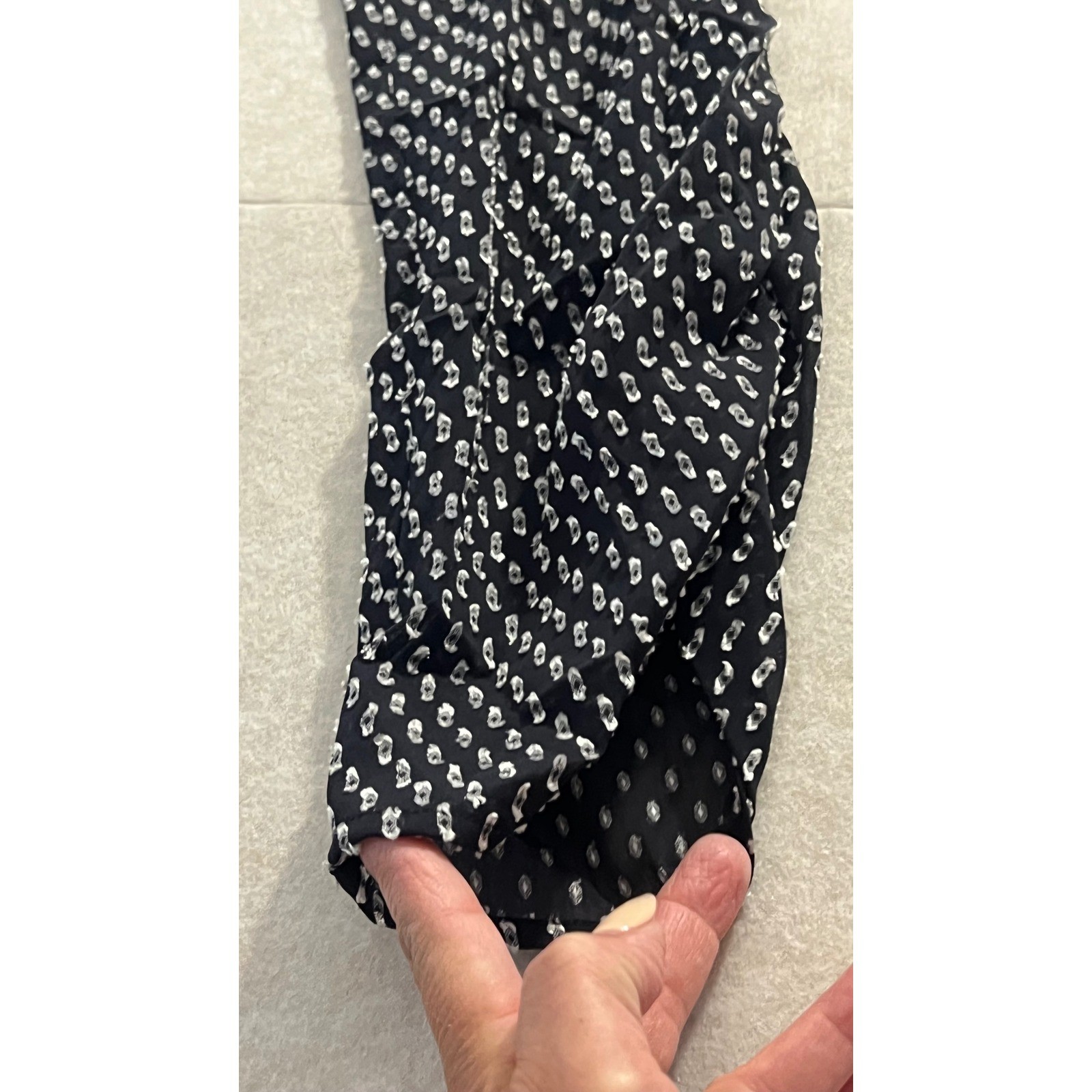 HM Black White Diamond Print Long Sleeve Jumpsuit V-Neck Tie Waist Size 6