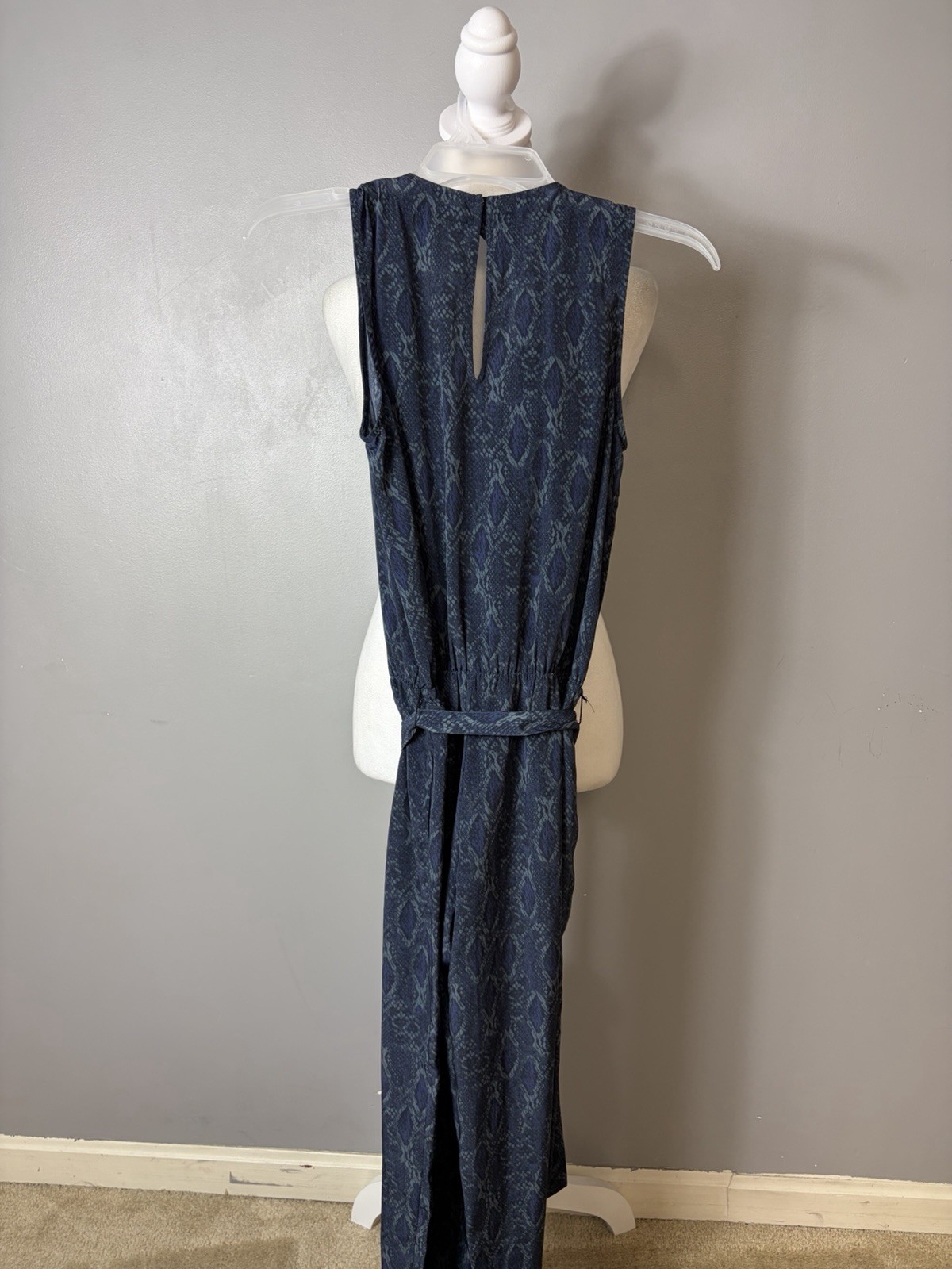 Women’s Banana Republic Sleeveless Jumpsuit Blue Snake Print V Neck Size 0P