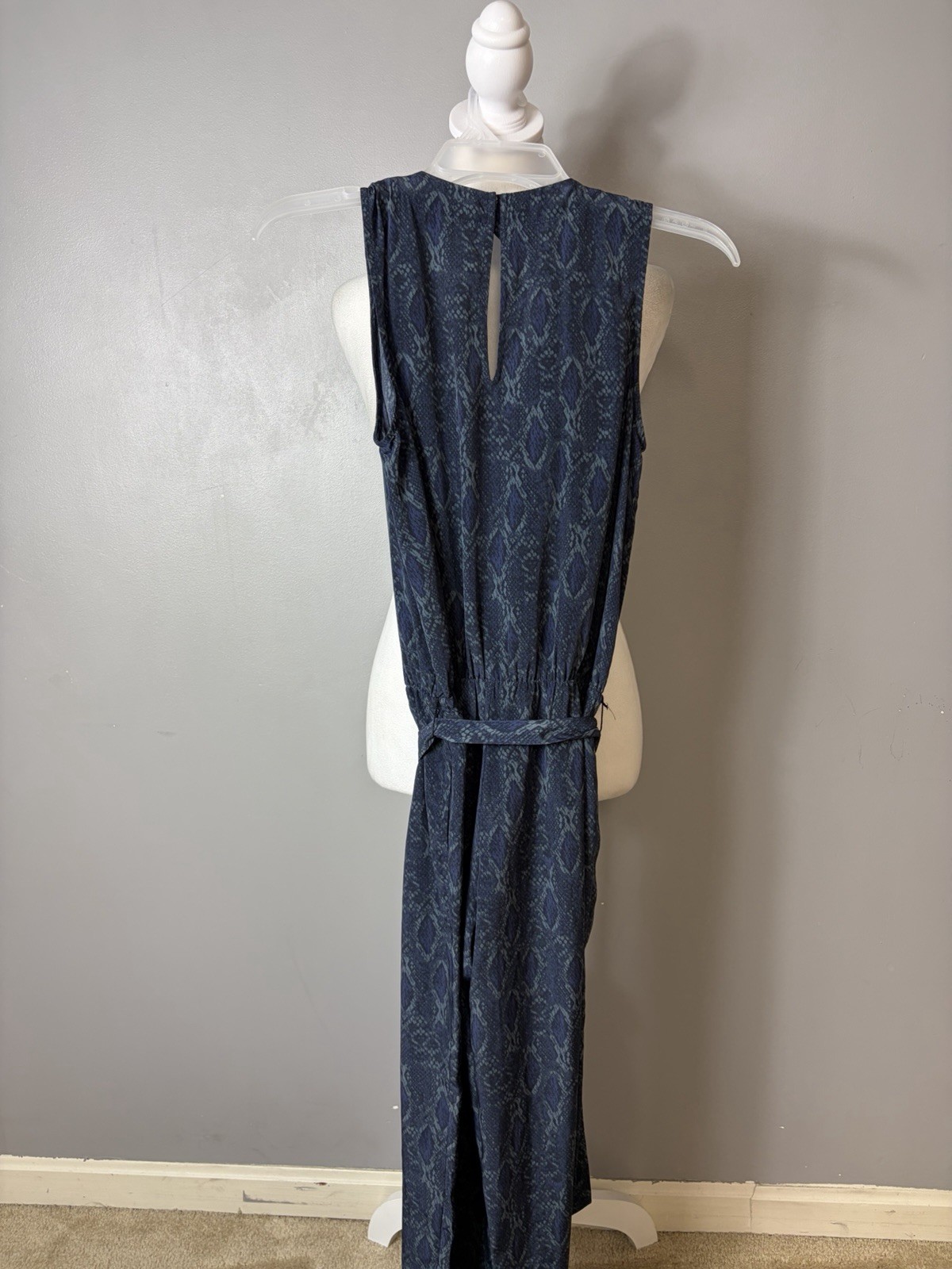 Women’s Banana Republic Sleeveless Jumpsuit Blue Snake Print V Neck Size 0P