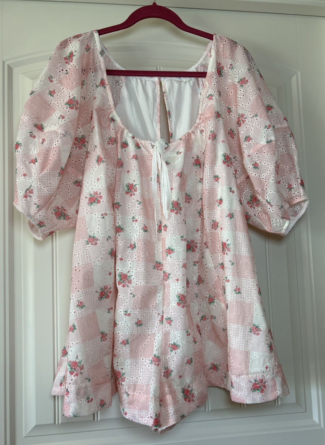 Peach Love California White and Pink Floral Romper size Small
