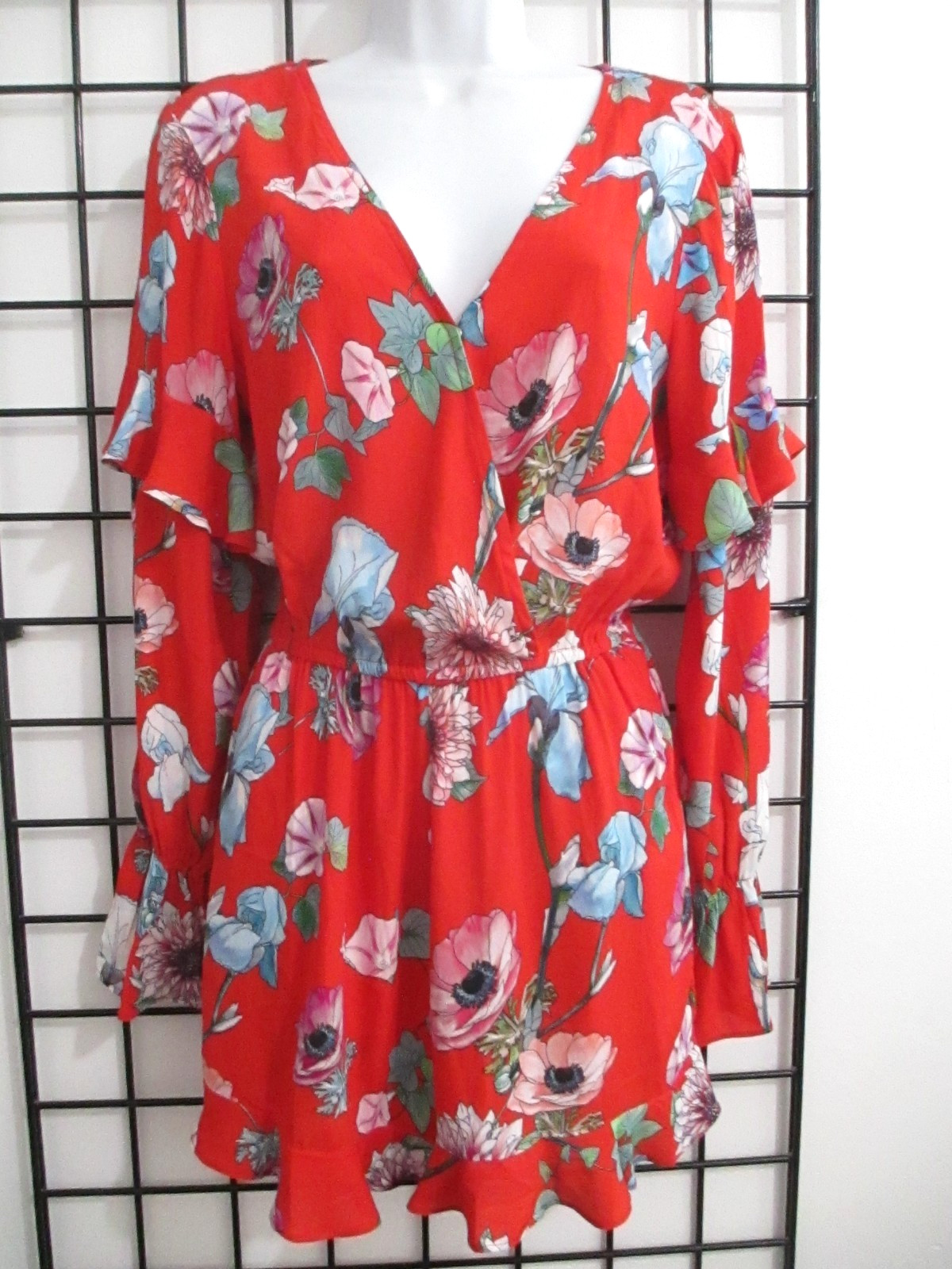 WILLOW & CLAY 🌸SIZE XS==RED FLORAL PRINT / SHORTALL / ROMPER / SHORTS