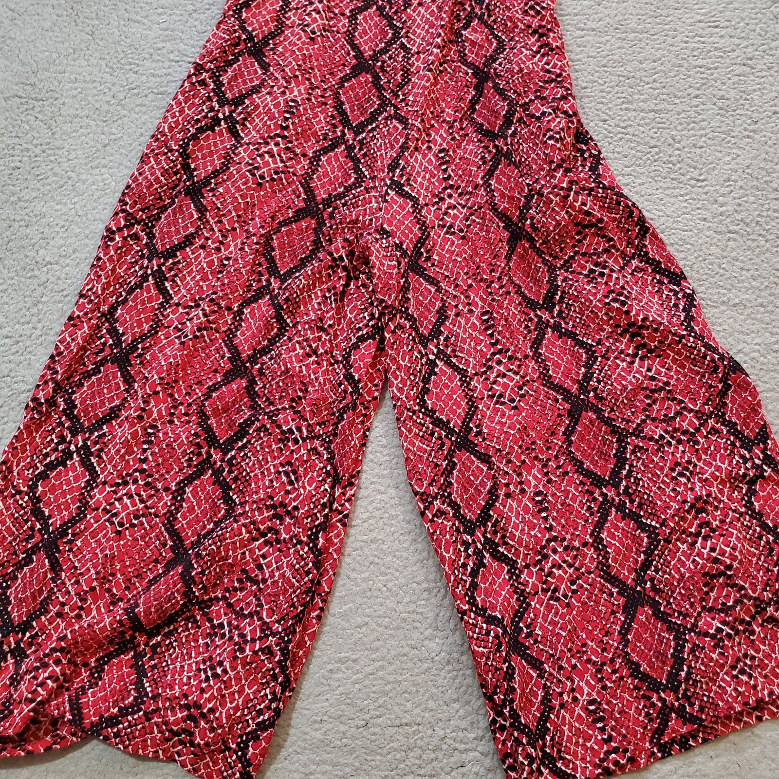 Free People Jumpsuit Womens Mediujm Red Black Snakeskin Pockets Wide Leg Baggy